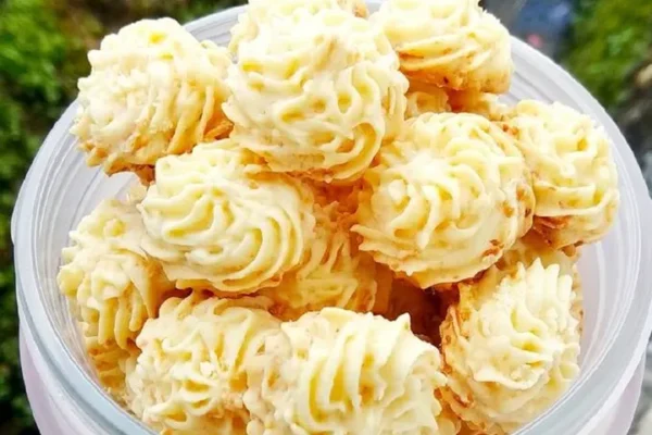 “Kelezatan Kue Sagu: Tradisi Manis dari Indonesia”