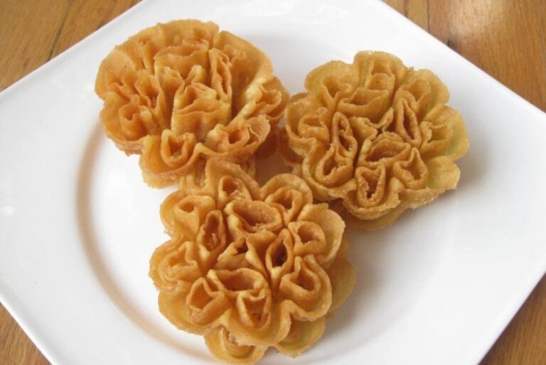 Kue Kuih Kembang Goyang: Kue Tradisional Melayu yang Menggoda