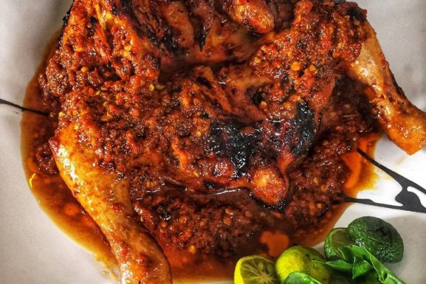 Makanan Ayam Taliwang: Sajian Pedas Khas Lombok yang Menggoda