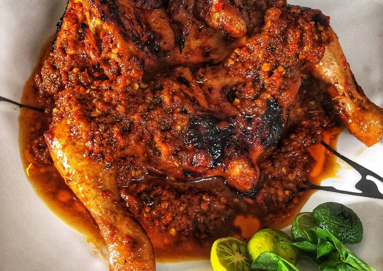 Makanan Ayam Taliwang: Sajian Pedas Khas Lombok yang Menggoda