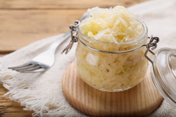 “Makanan Fermentasi Asam: Sauerkraut yang Kaya Manfaat”