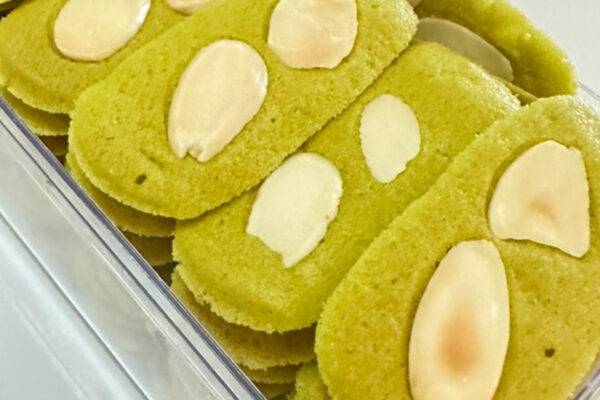 “Resep Kue Lidah Kucing Green Tea Almond yang Lezat”