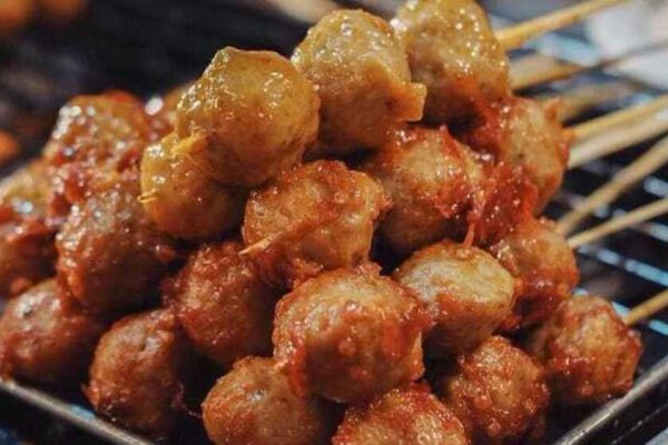Mengenal Lezatnya Bakso Bakar: Camilan Daging yang Menggoda Selera